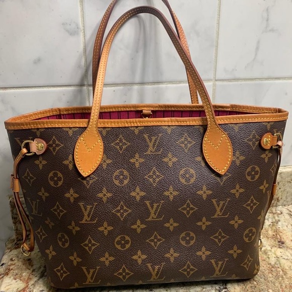 Louis Vuitton Handbags - Louis Vuitton Neverfull Monogram PM